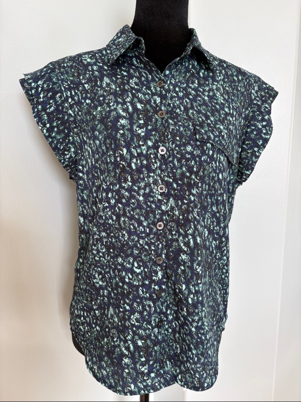 NWOT BCBGeneration Navy and Green Printed Cap-Sleeve Button Shirt